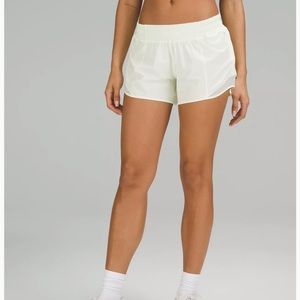 Lululemon Hotty hot LR short 4” lined